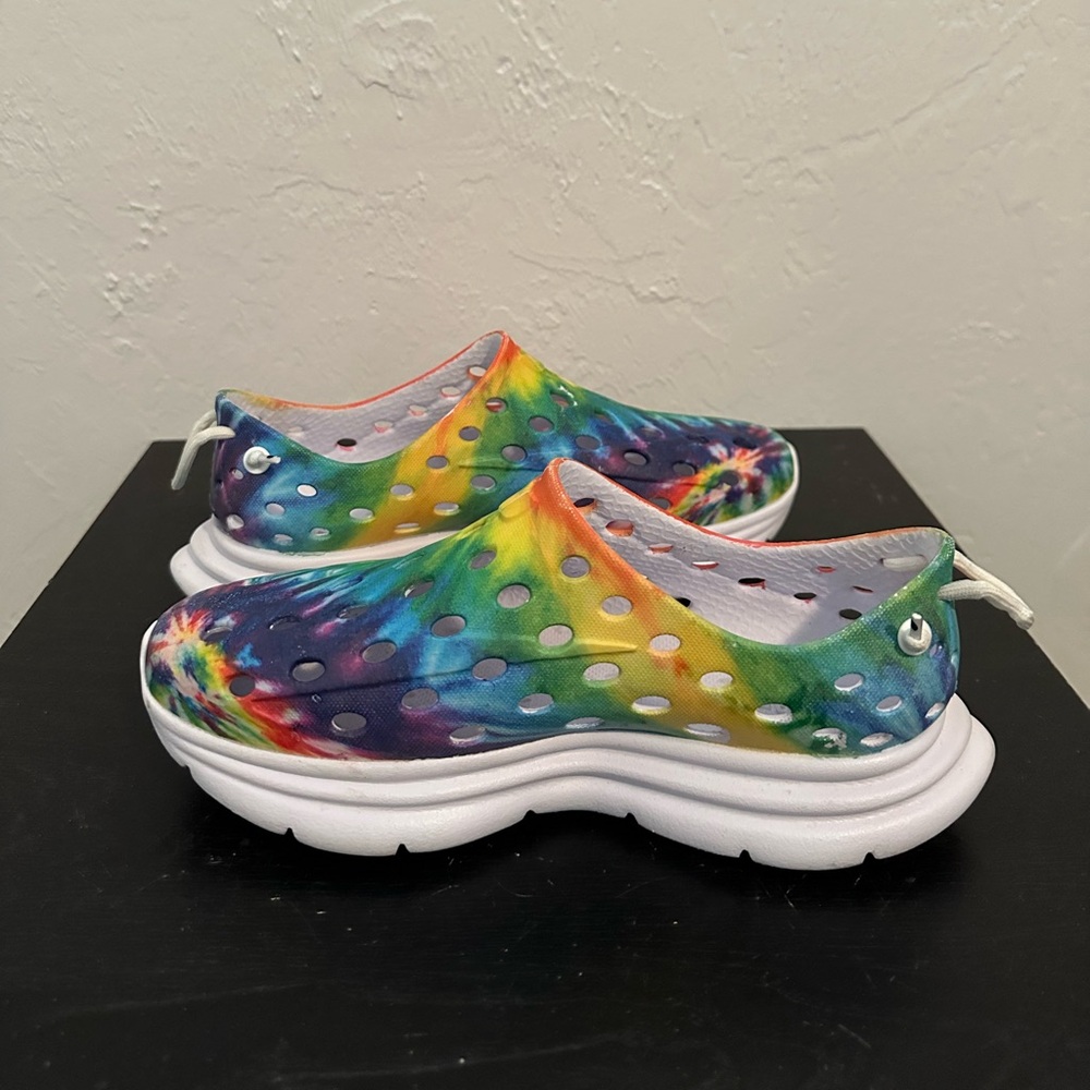 Vibrant Tie-Dye Women's Sandals - Picture 6 of 8